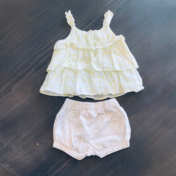 Gymboree Pineapple Top w/ white shorts - Picture 2 of 2